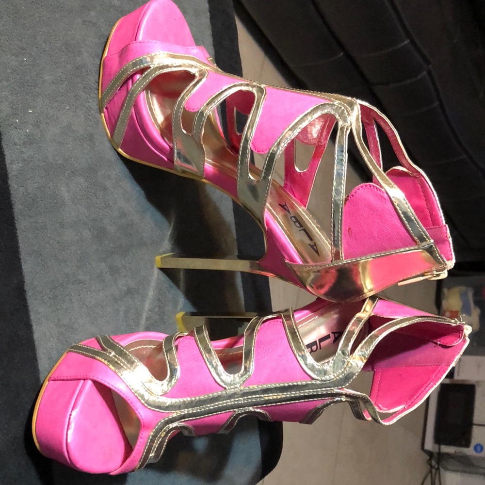 Ladies Gently Used Pink/Gold Platform Heel